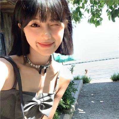 云雾笼罩的山峰